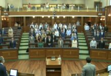 Kuvendi nis seancën me një minutë heshtje në nderim të viktimave të aksidentit tragjik në Kroaci