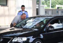 Kryetari i Podujevës, Shpejtim Bulliqi i pret me ujë mërgimtarët në Merdare