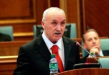 Kush ishte Kolë Berisha, ish-kryeparlamentari i Kosovës që ndërroi jetë sot