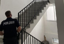 Policia po i kontrollon nëpër shtëpi personat e prekur me COVID-19, për të shikuar se a janë vetizoluar