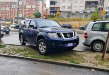 Reagon EULEX pasi një zyrtar i tyre është parë duke parkuar në zonë të gjelbër në Prishtinë