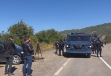 Disa protestues serbë s’largohen, Njësia Speciale kthehet prapa në pozicion, rritet prania e KFOR-it