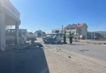 Aksident në Gllamnik, përfshihen tri automjete – dy të lënduar