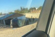 Rrokulliset një veturë në rrugën Podujevë-Prishtinë, dy persona të lënduar
