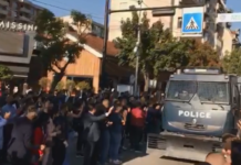 Policët e Njësisë Speciale priten si heronj nga qytetarët (FOTO)