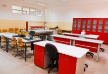 Bulliqi: 20 shkolla të Podujevës furnizohen me laboratorë