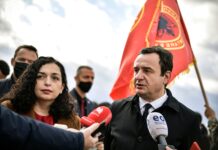 Osmani dhe Kurti bëjnë homazhe tek shtatorja e Zahir Pajazitit