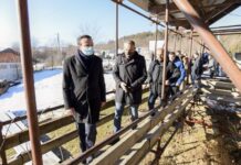Kurti e Çeku vizitojnë shtëpinë e Salë e Hamit Jasharit, nevojitet intervenim urgjent në kompleksin memorial