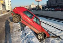 Ra me “Golf 2” në kanalin afër hekurudhës, dënohet me 250 euro gjobë shoferi