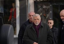 Nën përcjelljen e policisë, ish-presidenti kroat Stipe Mesiq del në Mitrovicën veriore: Veriu dhe Jugu janë një
