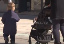 Disa nëna ankohen se nuk i morën 20 euro për fëmijë