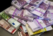 Policia kap 2 milionë euro në mes të kryeqytetit shqiptar, dyshohet se janë të një grupi kriminal