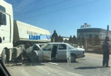 Policia jep detaje për aksidentin mes kamionit dhe mercedesit: Dy persona të lënduar