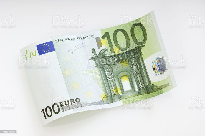Bent 100 Euro bill. (XXL-File)