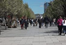 Qytetarët kërkojnë që pushimi për shkak të festave gjatë fundjavës të vlejë edhe për sektorin privat
