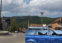 Sulmohet me armë zjarri vetura e një polici në Leposaviq