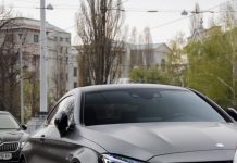 Ndodh edhe kjo: E harroi ku e parkoi veturën, prishtinasi çon në këmbë Policinë se hajnat ia vodhën