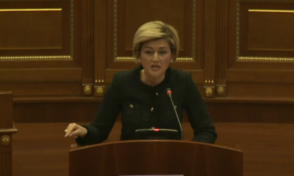 E246C50F-B2E1-4232-AB69-3758C11FF875