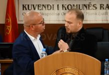 Smajl Latifi ia merr me “zor” foltoren kryetarit të kuvendit të Rahovecit