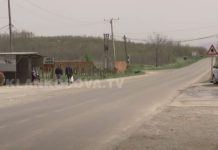 Vjehrri e sulmon dhëndrin me thikë (VIDEO)