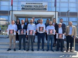 Podujevë: Aksioni i LDK-së para seancës, krahasojnë Avni Fetahun me Adem Grabovcin: Punësim i dhjetëra familjarëve dhe militantëve të VV-së