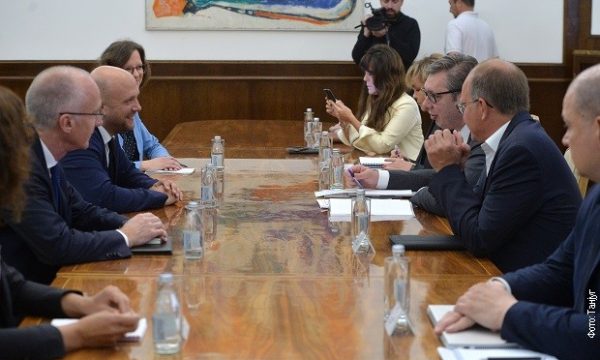 C5678312-AE72-4EDB-932F-6D37E5CB14D0