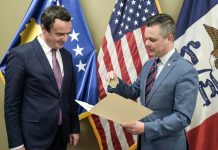 Kurti nderohet nga Senati i Iowas me medaljen e Shërbimit të Jashtëm të Shquar