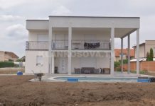 1 orë nuk ishte në shtëpi, ia vodhën mbi 15 mijë € (VIDEO)