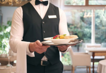 Mungesë e madhe e punëtorëve, restaurantet në bregdetin shqiptar po i kërkojnë ata nga Kosova
