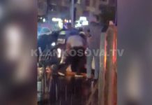 Aksident në Fushë Kosovë, një person shihet i shtrirë në mes të rrugës (VIDEO)