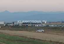 Aksident me të lënduar, vetura përfundon në ara (VIDEO)