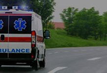 Lëndohet një i ri në vendin e punës, substanca kimike i ra në sy – dërgohet me urgjencë në QKUK