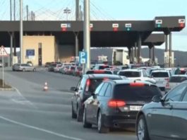 Pritje të gjata në Merdarë për të dalë nga Kosova