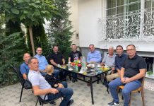 Limaj shkon në Mitrovicë, viziton familjen e Kadri Veselit