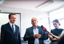 Kurti dhe Bulliqi vizitojnë këtë shkollë në Podujevë: Ka lëvizje pozitive për fillimin e mësimit