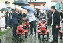 Shpërndahen motokultivatorët për 90 fermerë në Podujevë (FOTO)