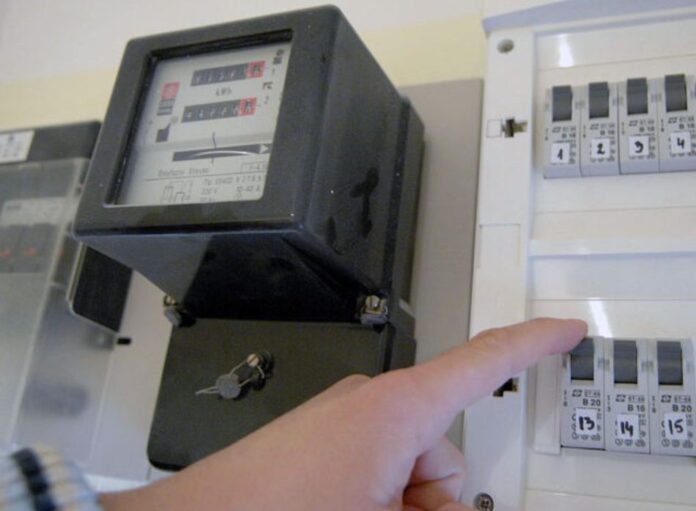 Ora-elektrike-rryma-696x511