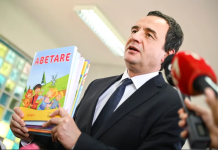 Kurti në Podujevë: Shkolla është vend ku nxënësit duhet të mësojnë e jo t’i gjejnë dyert e mbyllura