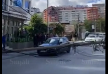 Shtylla elektrike bie mbi një veturë në Prishtinë – PAMJE