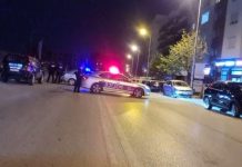 E goditen me veturë e pastaj e rrahen shoferin e dëmtuar, të rinjtë sulmuan edhe policinë!