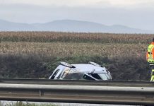 Aksident i rëndë në këtë fshat, një veturë përfundon jashtë rrugës (VIDEO)