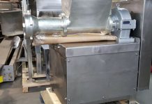 Makina për bluarjen e mishit ia këputë shuplakën e dorës punëtorit të mishtores