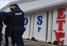 Punëtori i sigurimit të ETC-së dyshohet se ka kanosur me armë dy fëmijë, bie në prangat e Policisë