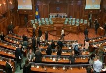 Opozita paralajmëron se nuk do të marrin pjesë në votim në Kuvend pa u ekzekutuar pagat për mësimdhënësit
