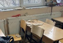 Shqetësuese: Copa e fasades bie mbi bankën e nxënësve
