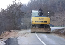 Asfaltimi i çuditshëm i rrugës Orllan – Ballaban (VIDEO)