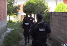Bastisje në gjashtë lokacione, sekuestrohet një shumë e madhe parash