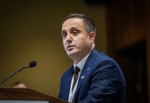 Selmanaj: Skenari i Kishës Ortodokse të Serbisë që u firmos me Malin e Zi, do të aplikohet edhe në Kosovë përmes Kurtit