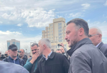 Protesta e PSD-së në Prishtinë, arrijnë në shesh krerët e OVL-UÇK-së dhe përfaqësues të Nismës