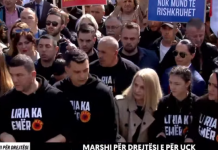 Familjarët e Thaçit dhe Veselit u prijnë Marshit për Drejtësi